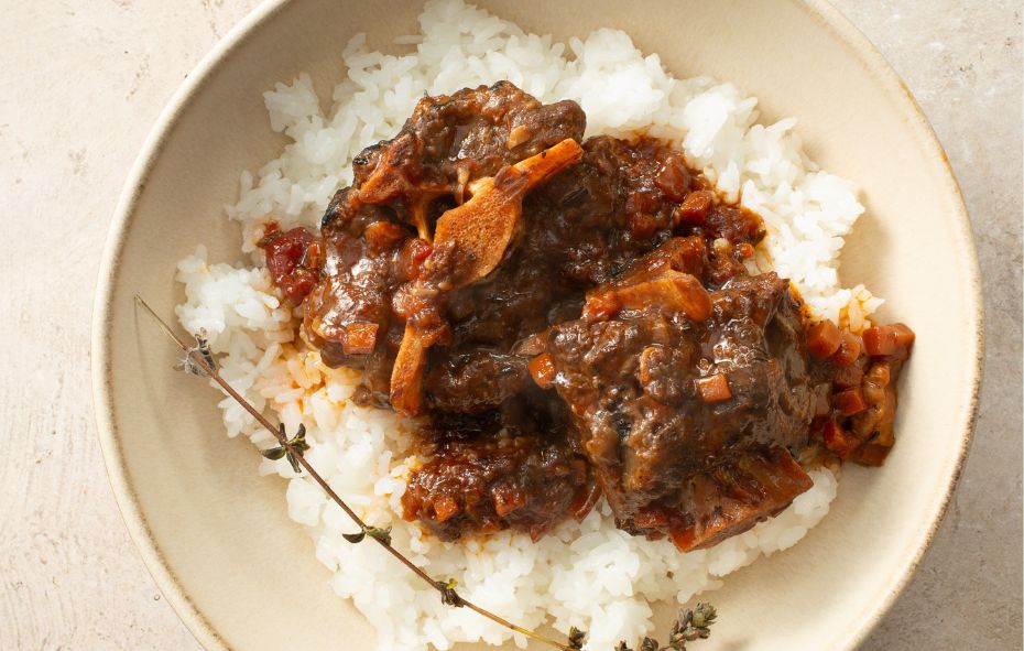 Gestoofde ossenstaart: een klassiek recept met boterzacht vlees en rijke saus