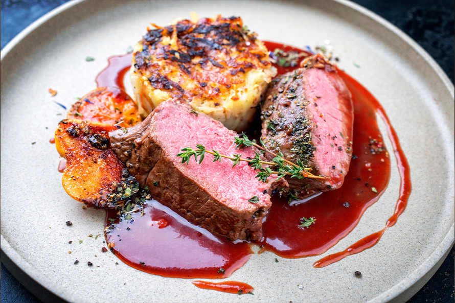 Biefstuk van ree met rode portsaus