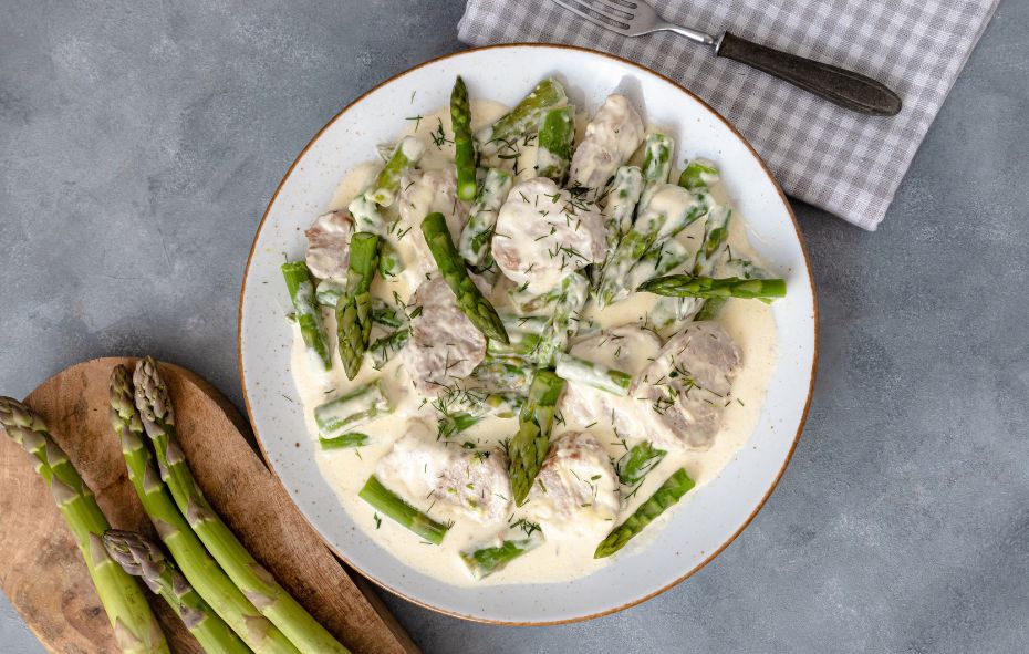 Snelle lentestoof met gevogeltepoulet en groene groenten