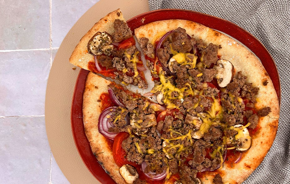 Wild zwijn pizza met kastanjechampignons recept