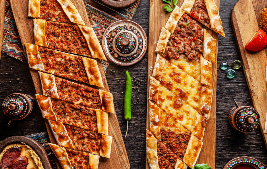Kruidige pizza met lamsgehakt