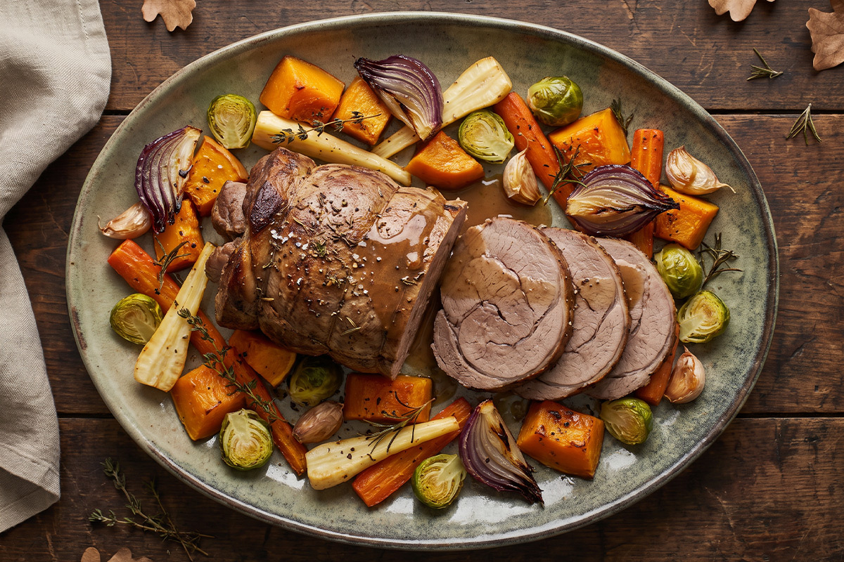 Wild zwijn rollade uit de oven met gegrilde herfstgroenten